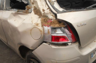 Leve vitre electrique avant gauche TOYOTA YARIS 2