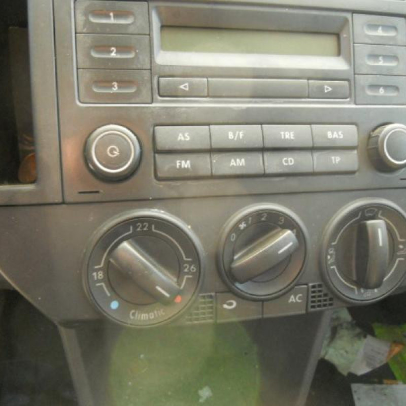 Bouton de warning VOLKSWAGEN POLO 4 Photo n°10