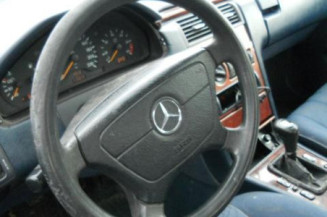 Malle/Hayon arriere MERCEDES CLASSE E 210