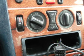 Malle/Hayon arriere MERCEDES CLASSE E 210