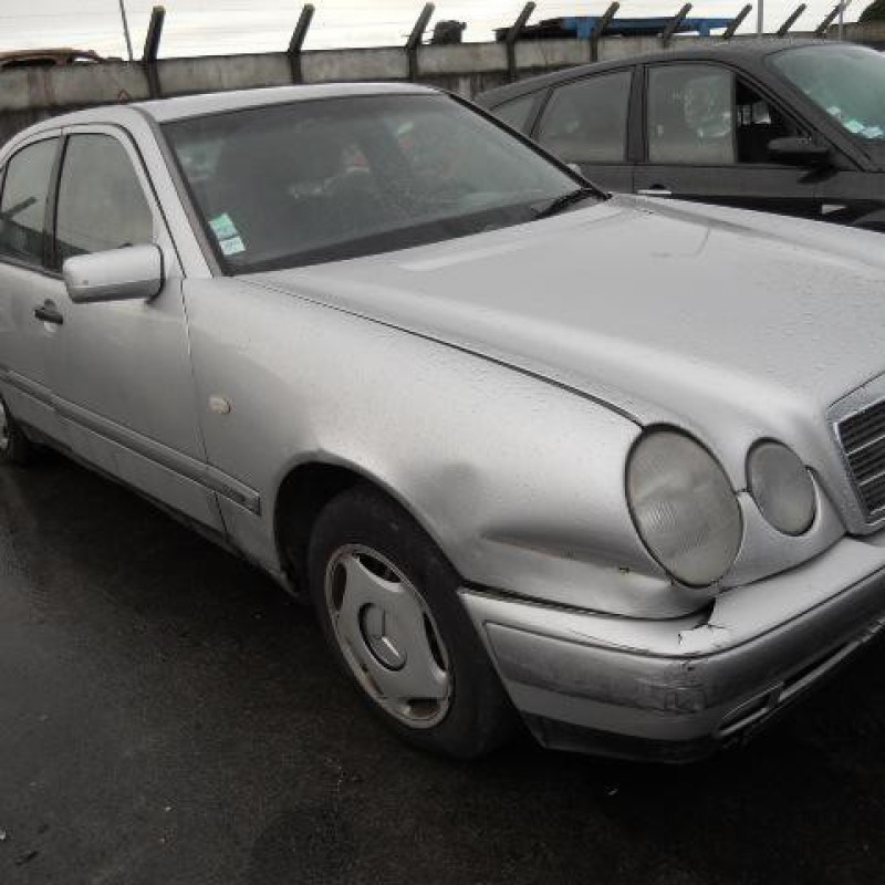 Bloc ABS (freins anti-blocage) MERCEDES CLASSE E 210 Photo n°4
