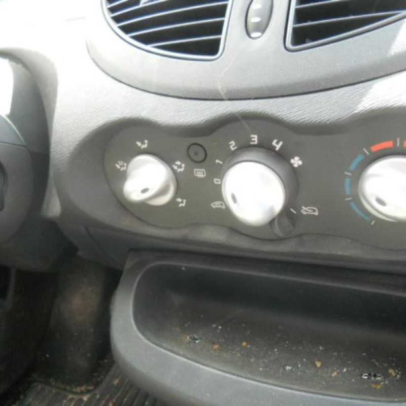 Poignee interieur avant gauche RENAULT TWINGO 2 Photo n°9