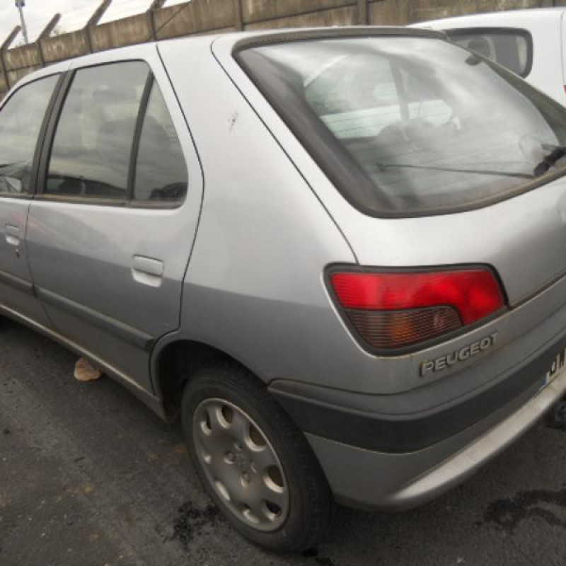 Calandre PEUGEOT 306 Photo n°5