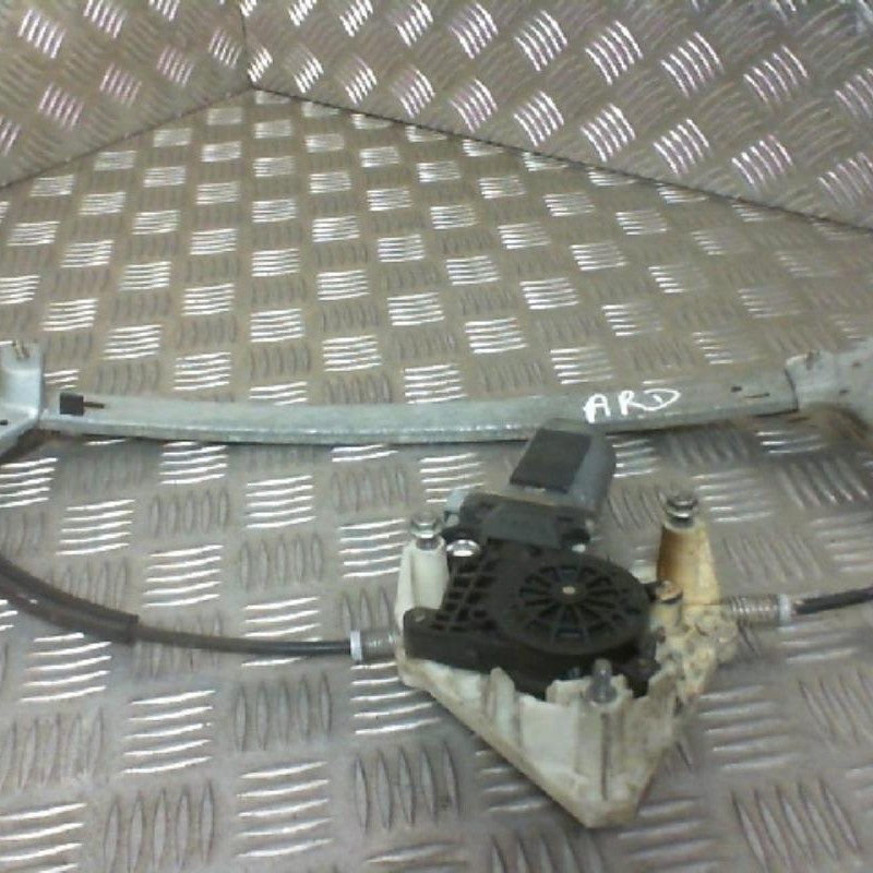 Leve vitre electrique arriere droit PEUGEOT 406 Photo n°1