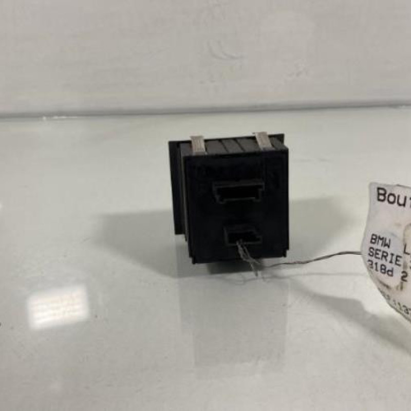 Bouton de warning BMW SERIE 3 E90 Photo n°3