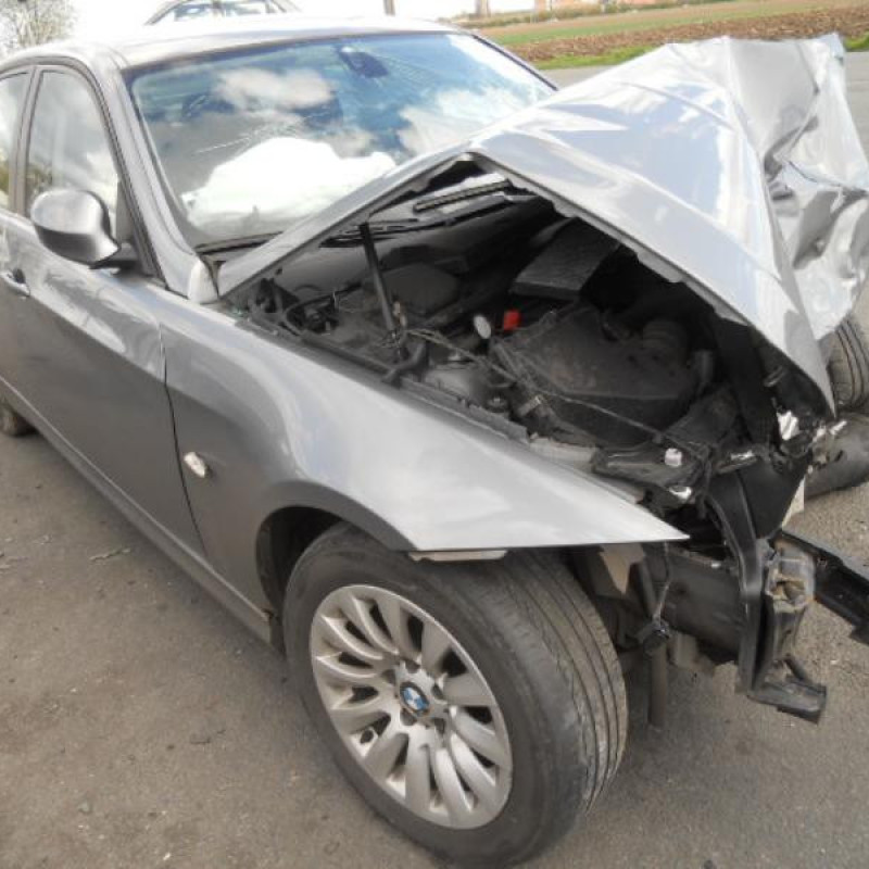 Bouton de warning BMW SERIE 3 E90 Photo n°6