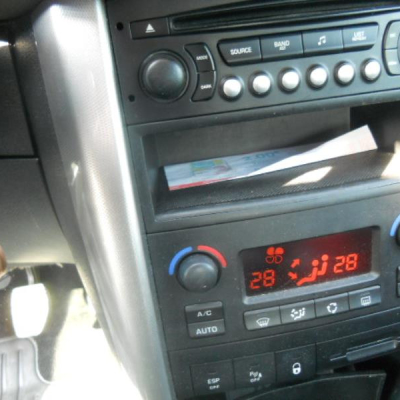 Attache ceinture arriere centrale PEUGEOT 207 Photo n°9
