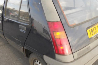 Attache ceinture arriere droit RENAULT SUPER 5