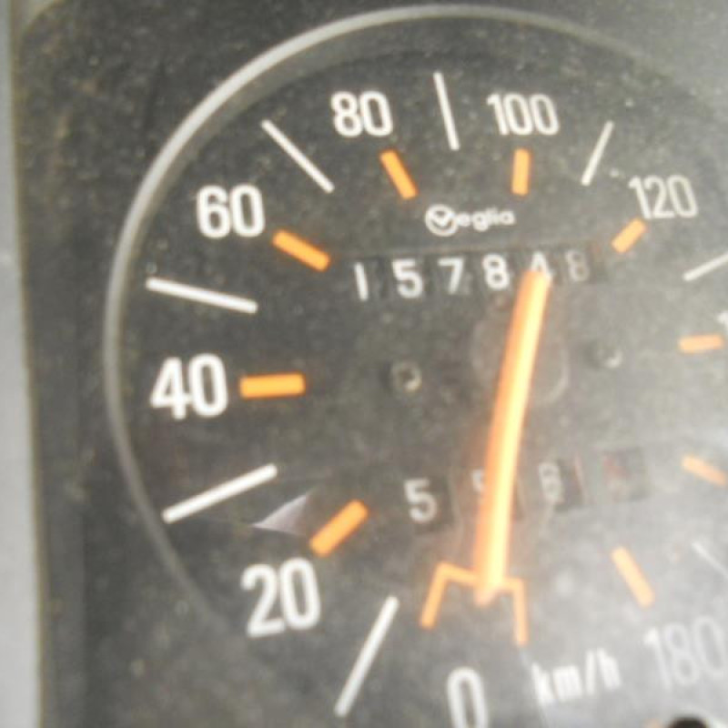 Attache ceinture arriere droit RENAULT SUPER 5 Photo n°10