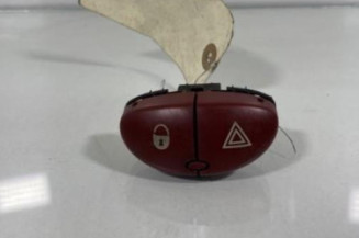 Bouton de warning PEUGEOT 206 Photo n°1