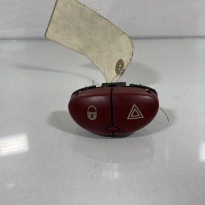 Bouton de warning PEUGEOT 206 Photo n°1