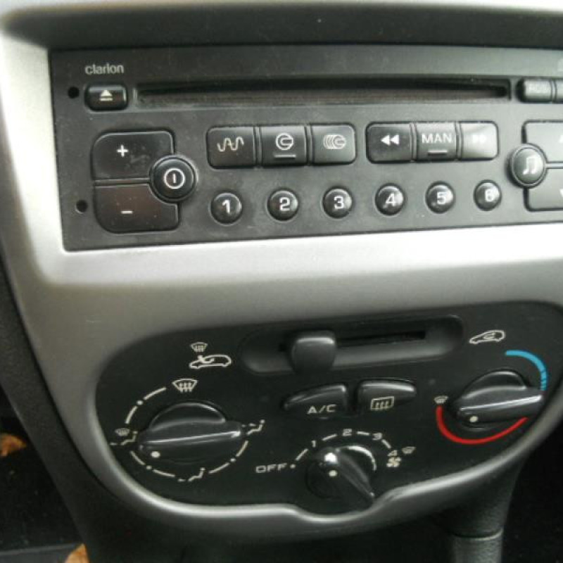 Bouton de warning PEUGEOT 206 Photo n°10