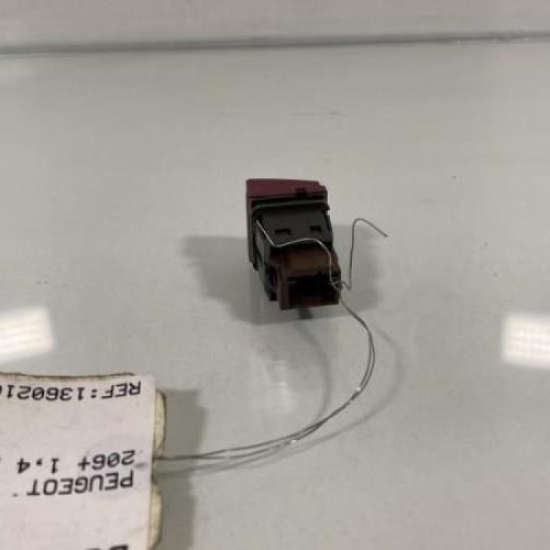 Bouton de warning PEUGEOT 206+ Photo n°3