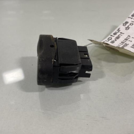 Interrupteur de leve vitre avant droit DACIA DUSTER 1