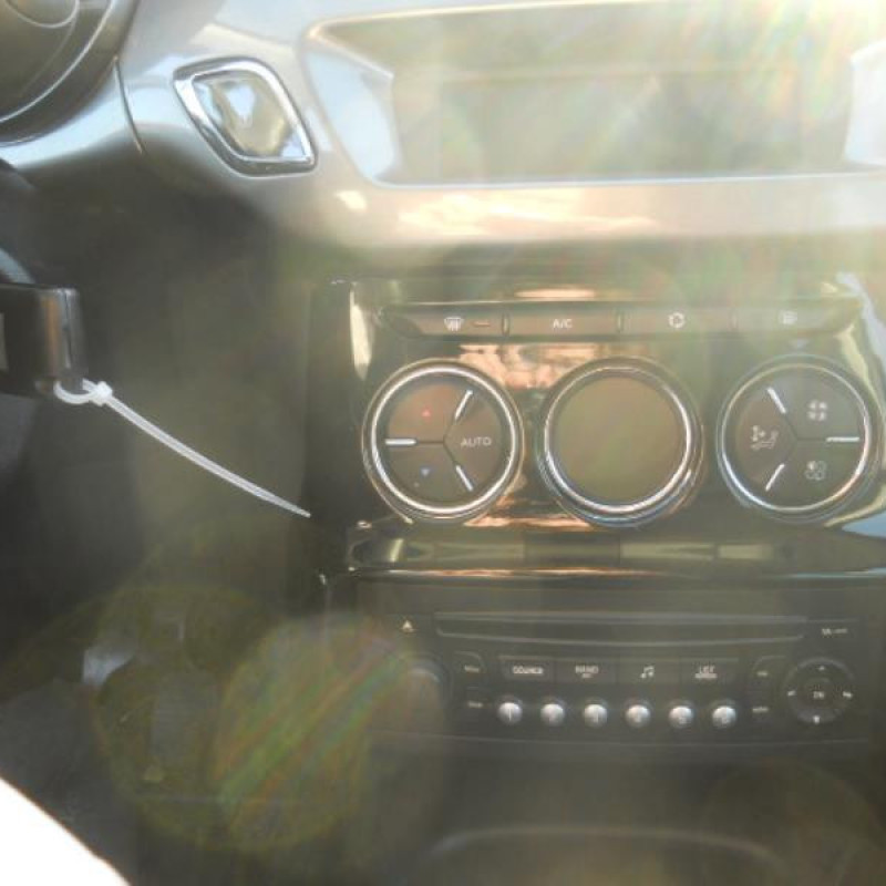 Leve vitre electrique arriere gauche CITROEN C3 2 Photo n°8
