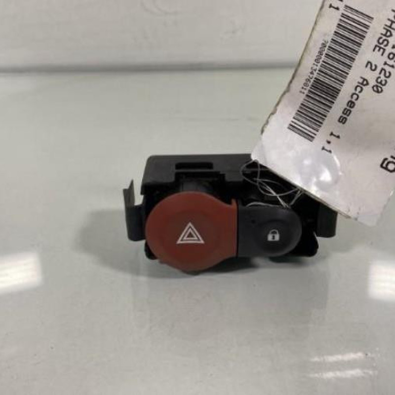 Bouton de warning RENAULT CLIO 3 Photo n°1