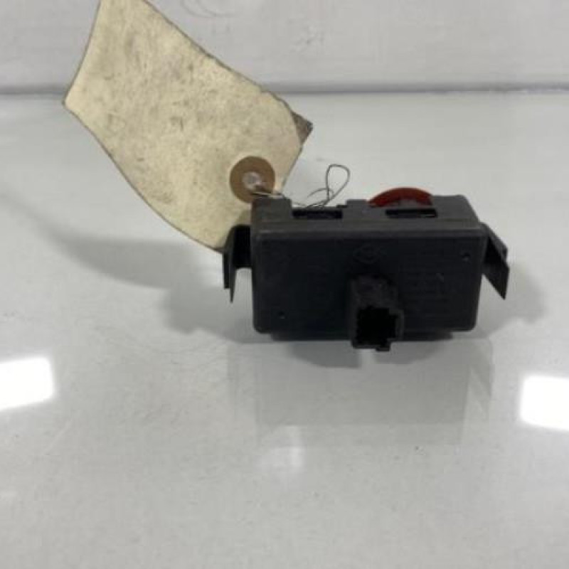 Bouton de warning RENAULT CLIO 3 Photo n°3