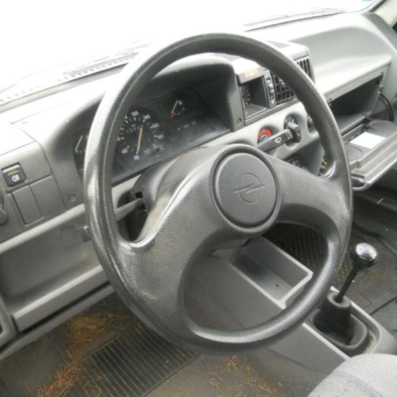 Retroviseur gauche OPEL CORSA A Photo n°10