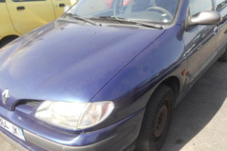 Retroviseur droit RENAULT MEGANE 1