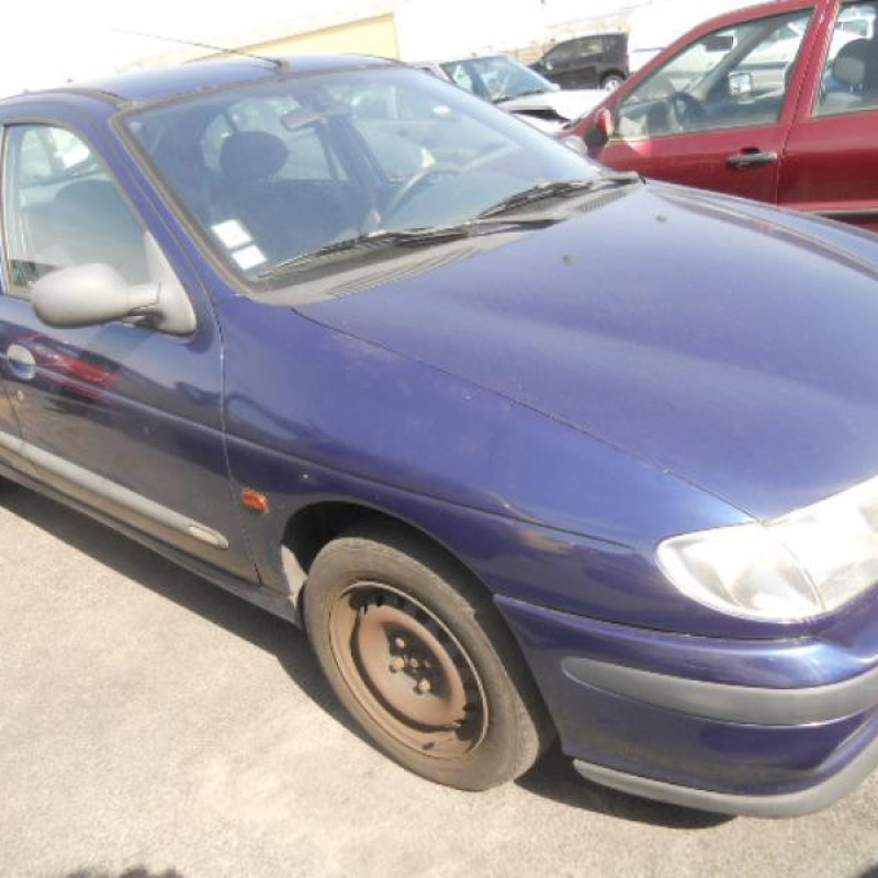 Retroviseur droit RENAULT MEGANE 1 Photo n°4