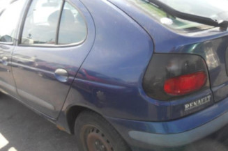 Retroviseur droit RENAULT MEGANE 1