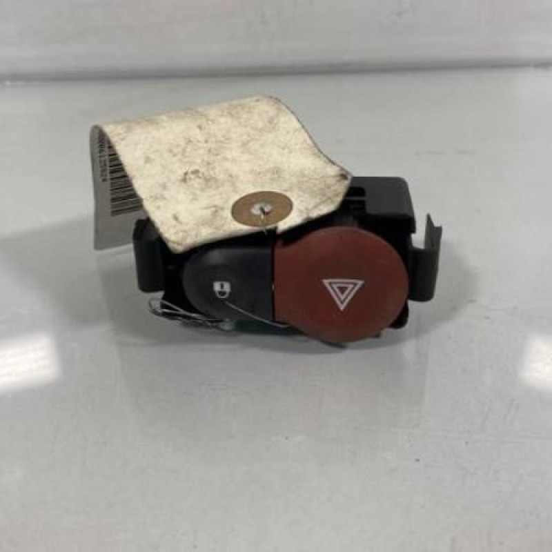 Bouton de warning RENAULT CLIO 3 Photo n°1