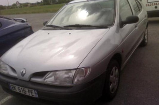 Amortisseur avant droit RENAULT MEGANE 1