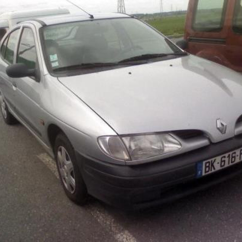 Amortisseur avant droit RENAULT MEGANE 1 Photo n°3