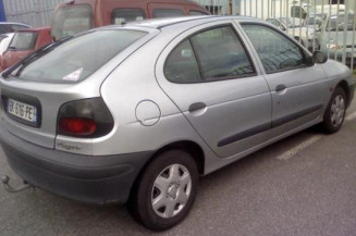 Amortisseur avant droit RENAULT MEGANE 1