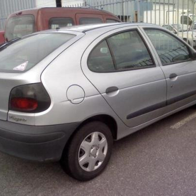 Amortisseur avant droit RENAULT MEGANE 1 Photo n°4