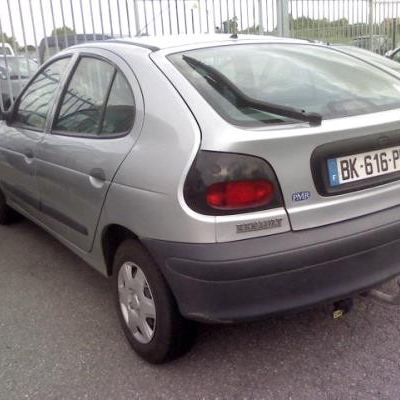 Amortisseur avant droit RENAULT MEGANE 1 Photo n°5