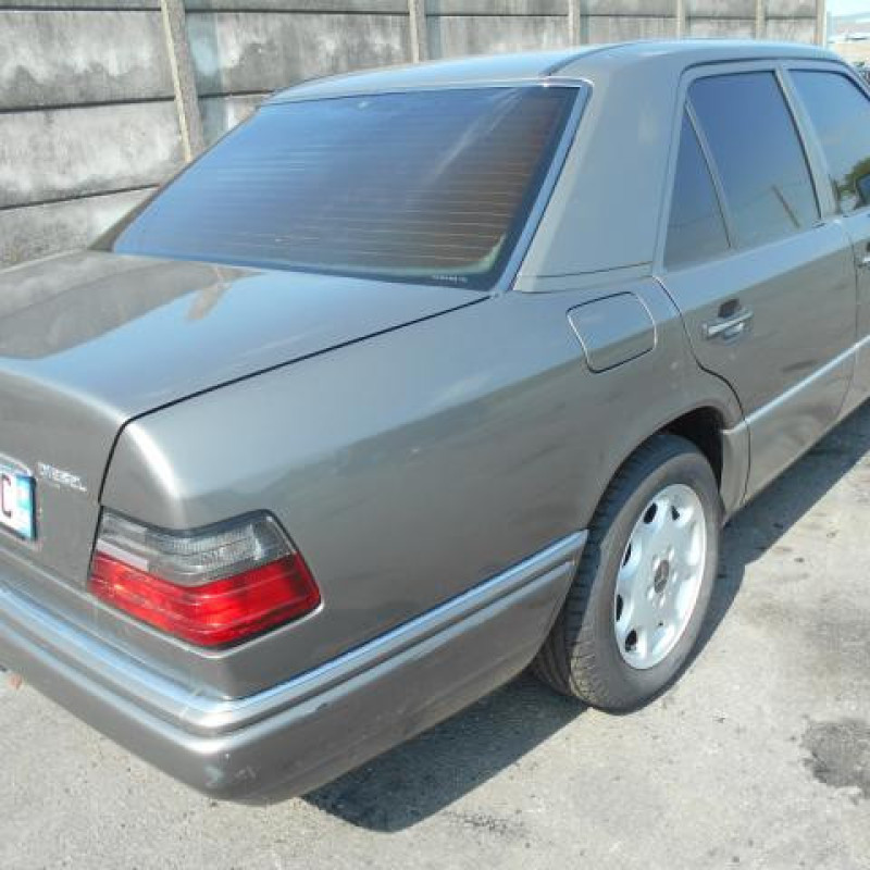 Etrier avant gauche (freinage) MERCEDES CLASSE E 124 Photo n°4