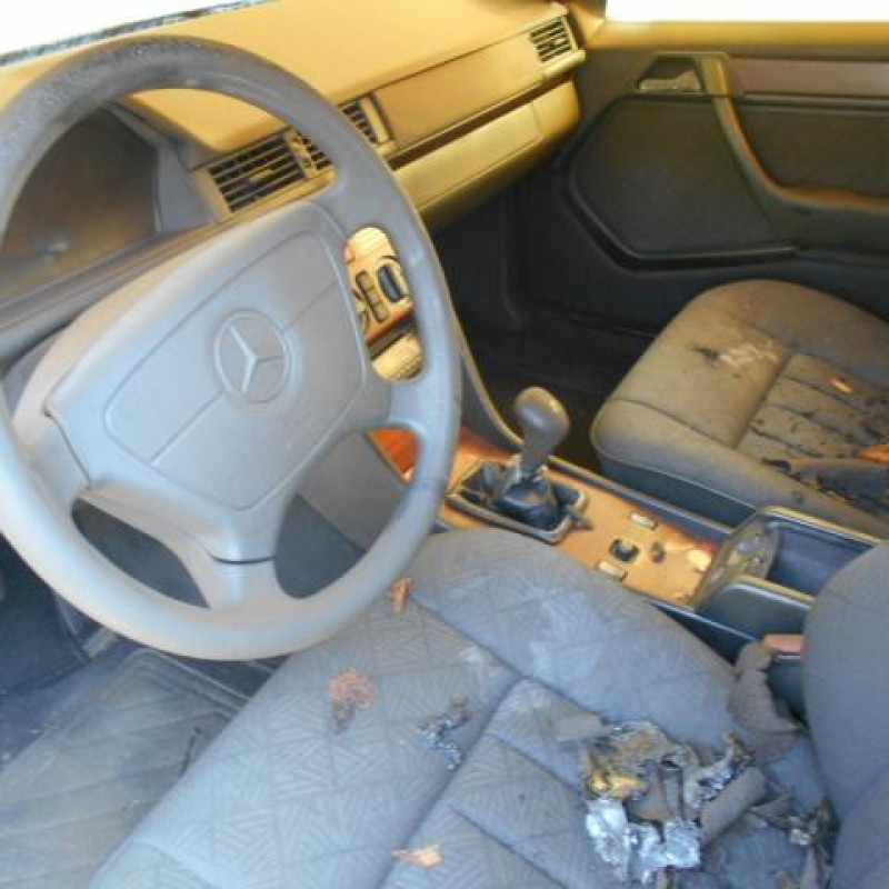 Etrier avant gauche (freinage) MERCEDES CLASSE E 124 Photo n°6