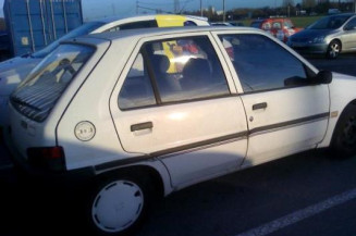 Cremaillere assistee PEUGEOT 106