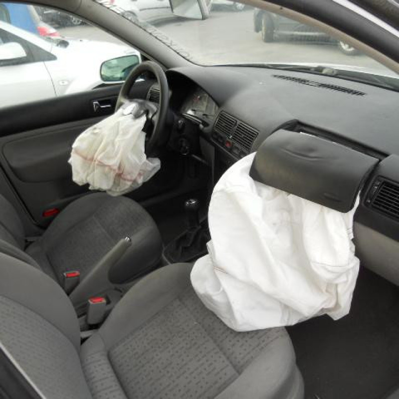 Bloc ABS (freins anti-blocage) VOLKSWAGEN GOLF 4 Photo n°8