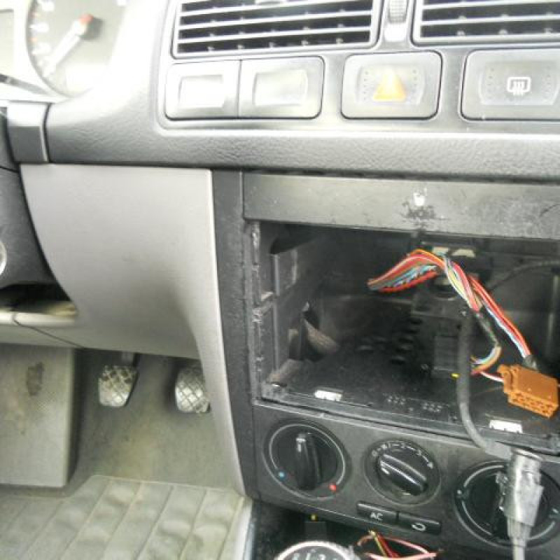 Bloc ABS (freins anti-blocage) VOLKSWAGEN GOLF 4 Photo n°9