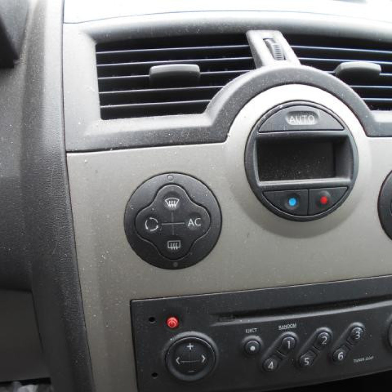 Face avant RENAULT MEGANE 2 Photo n°9