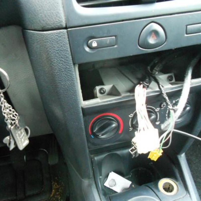 Bloc ABS (freins anti-blocage) RENAULT CLIO 2 Photo n°9