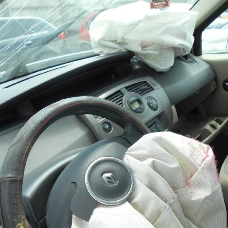 Trappe d'essence RENAULT SCENIC 2 Photo n°9