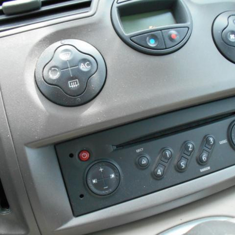 Trappe d'essence RENAULT SCENIC 2 Photo n°10