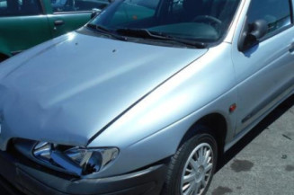 Pivot de moyeu avant droit RENAULT MEGANE 1 Photo n°1