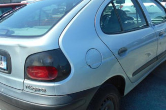 Pivot de moyeu avant droit RENAULT MEGANE 1