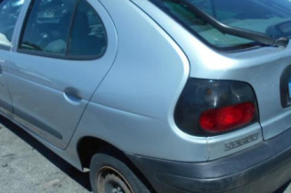 Pivot de moyeu avant droit RENAULT MEGANE 1
