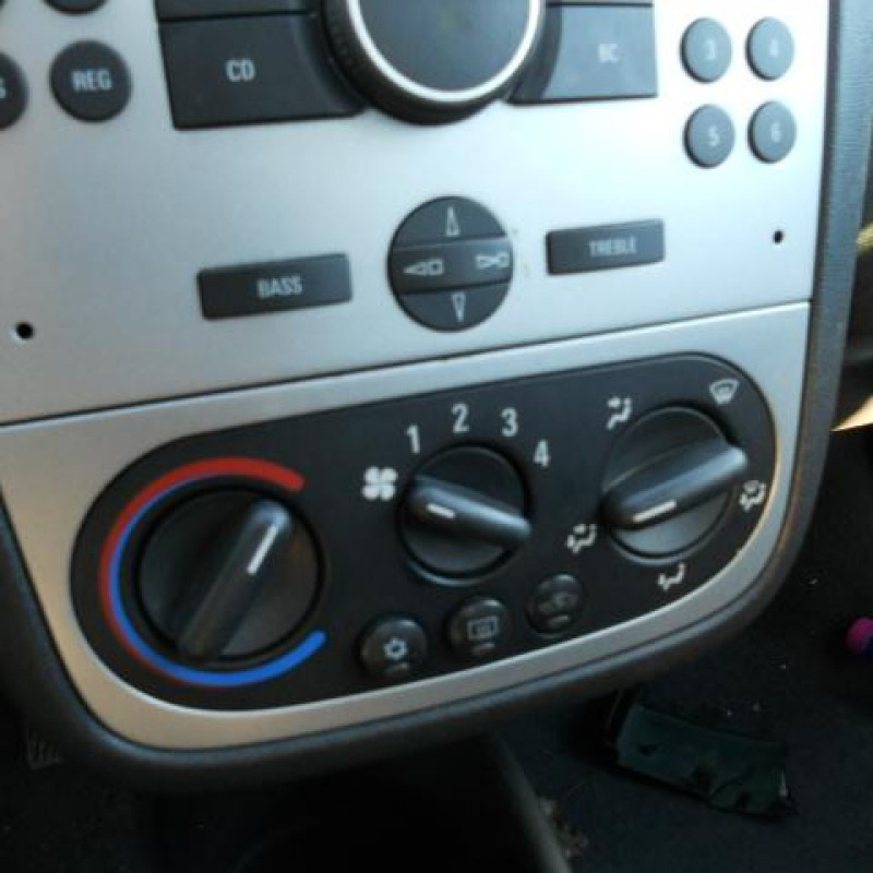 Leve vitre electrique avant droit OPEL CORSA C Photo n°9