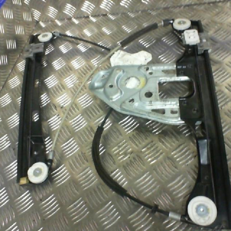 Leve vitre electrique avant droit MERCEDES CLASSE C 203 Photo n°1
