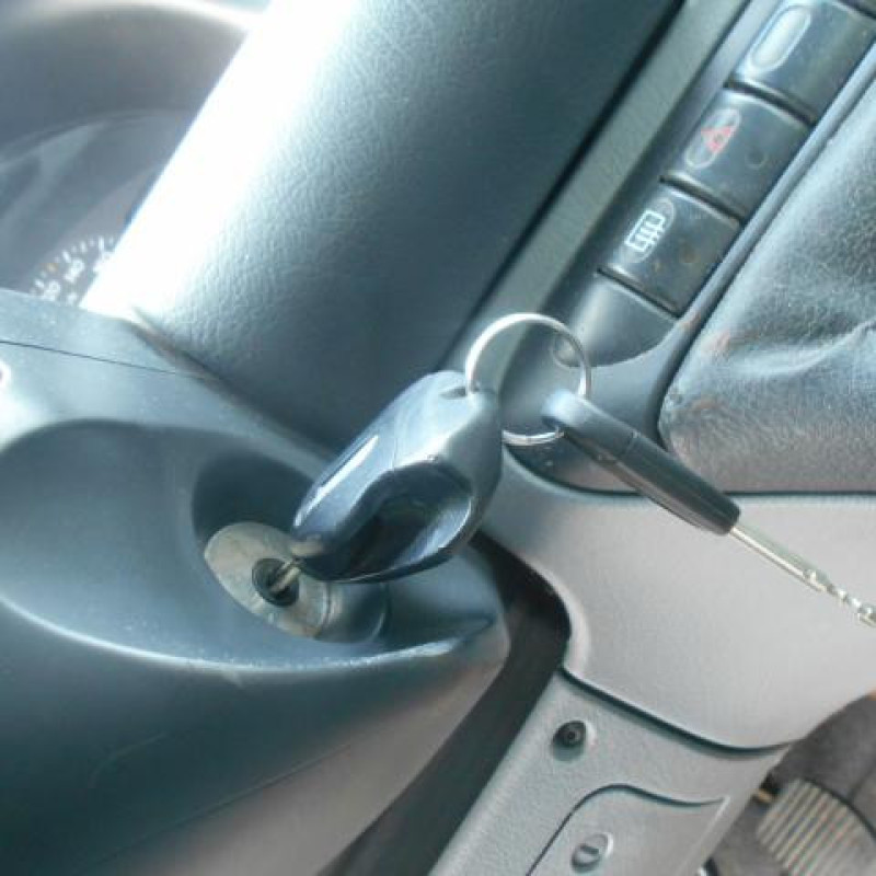 Etrier avant gauche (freinage) PEUGEOT 806 Photo n°9