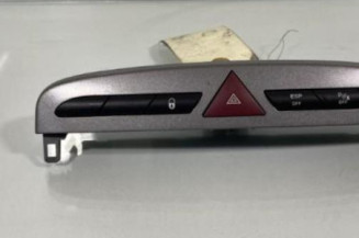 Bouton de warning PEUGEOT 308 1 Photo n°1