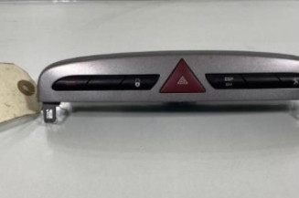 Bouton de warning PEUGEOT 308 1 SW Photo n°1