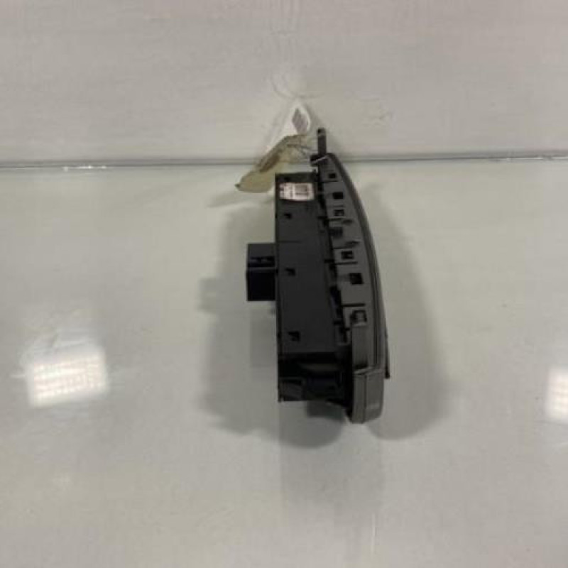 Bouton de warning PEUGEOT 308 1 SW Photo n°3