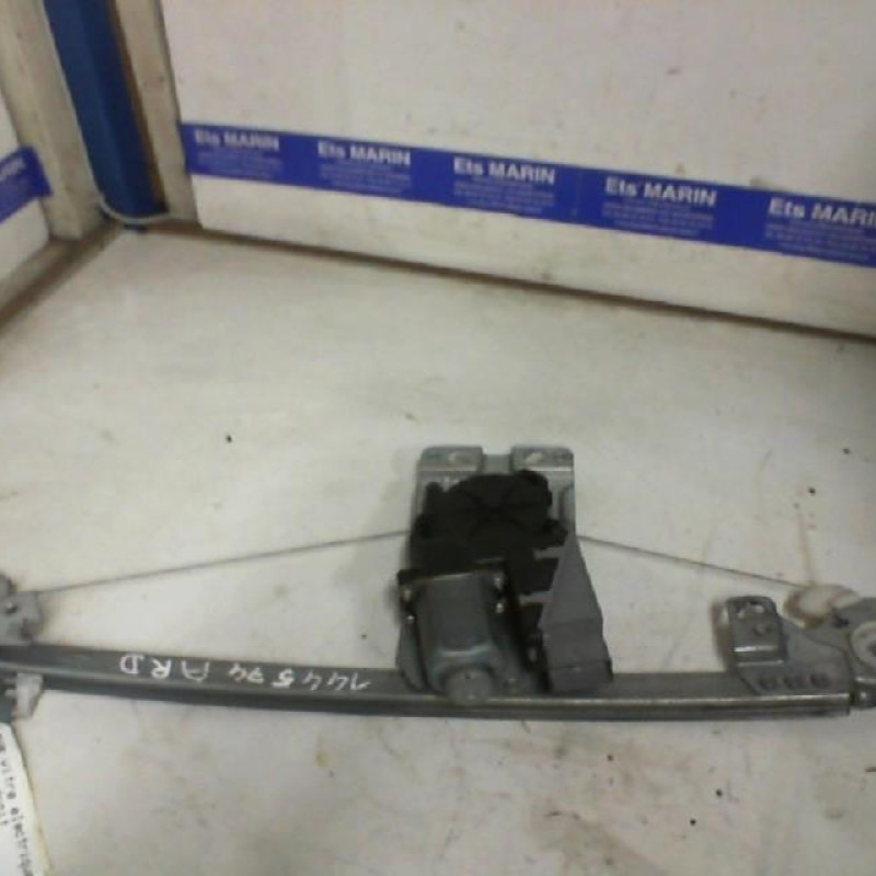 Leve vitre electrique arriere droit PEUGEOT 307 Photo n°1